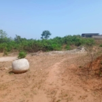Terrain viabilisé de 600 m² à vendre à Daloa, GBKORA LAC, prêt à construire avec accès à l'eau et électricité