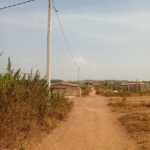 Vente d'un terrain de 400 m² à Daloa Kennedy Extension pour 1.800.000 FCFA, avec accès à l'eau et à l'électricité.